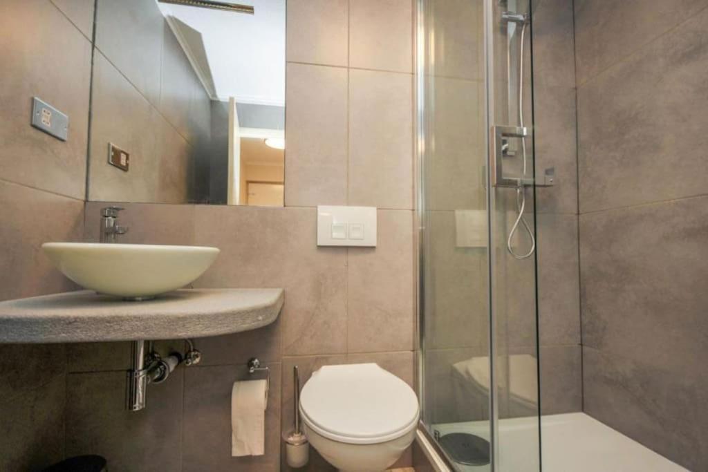Morden Flat Close To Dlr Station With Free Parking London Kültér fotó