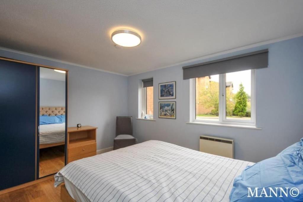 Morden Flat Close To Dlr Station With Free Parking London Kültér fotó
