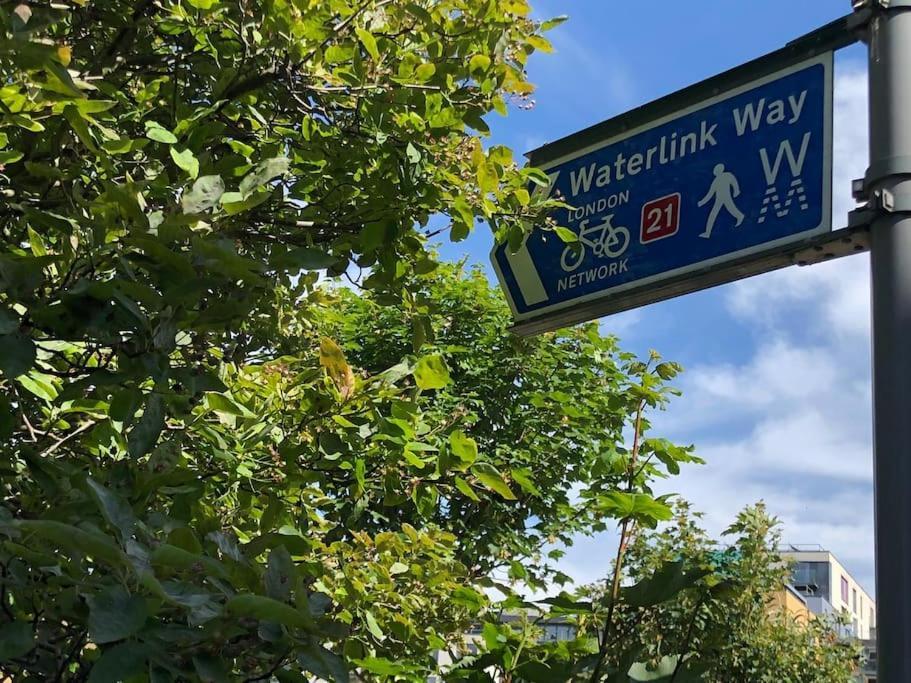 Morden Flat Close To Dlr Station With Free Parking London Kültér fotó