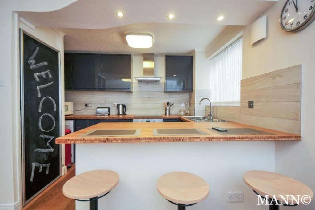 Morden Flat Close To Dlr Station With Free Parking London Kültér fotó