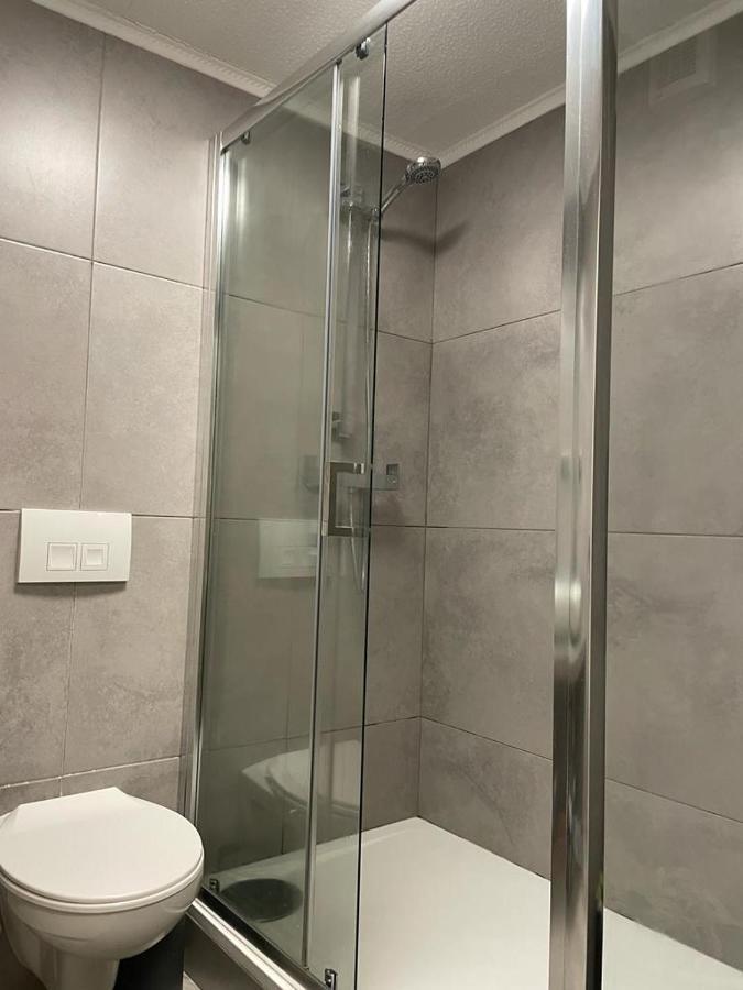 Morden Flat Close To Dlr Station With Free Parking London Kültér fotó