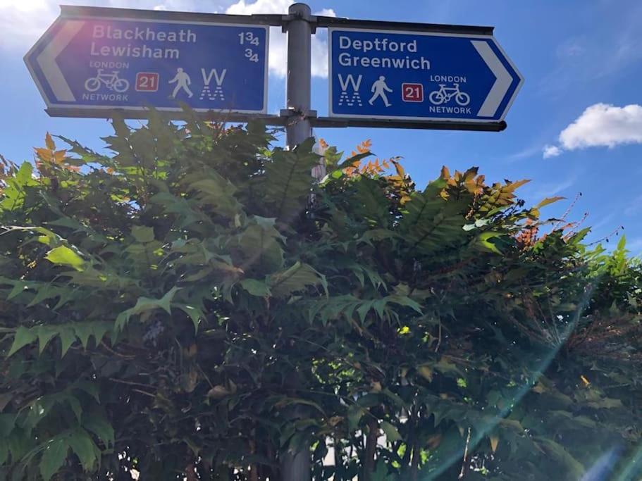 Morden Flat Close To Dlr Station With Free Parking London Kültér fotó