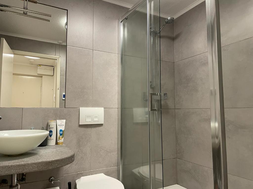 Morden Flat Close To Dlr Station With Free Parking London Kültér fotó